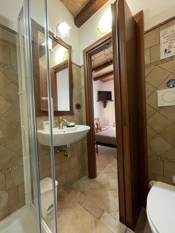 La Vie En Rose Bed & Breakfast Fondi Exterior photo